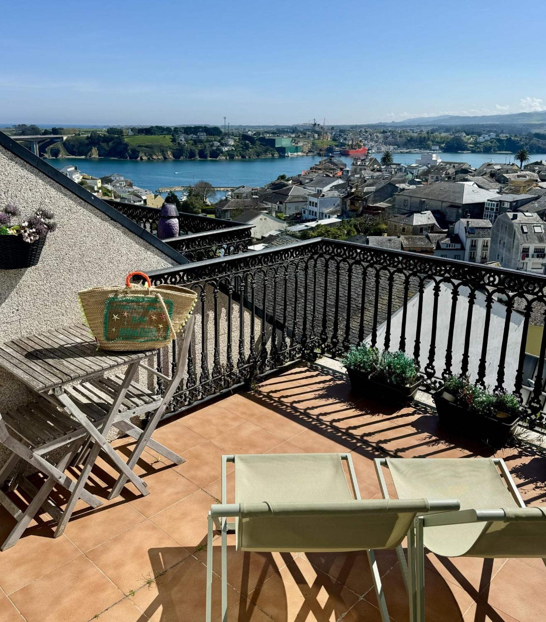 Moderno Piso Con La Mejor Terraza De Ribadeo Y Vistas Maravillosas Eksteriør bilde